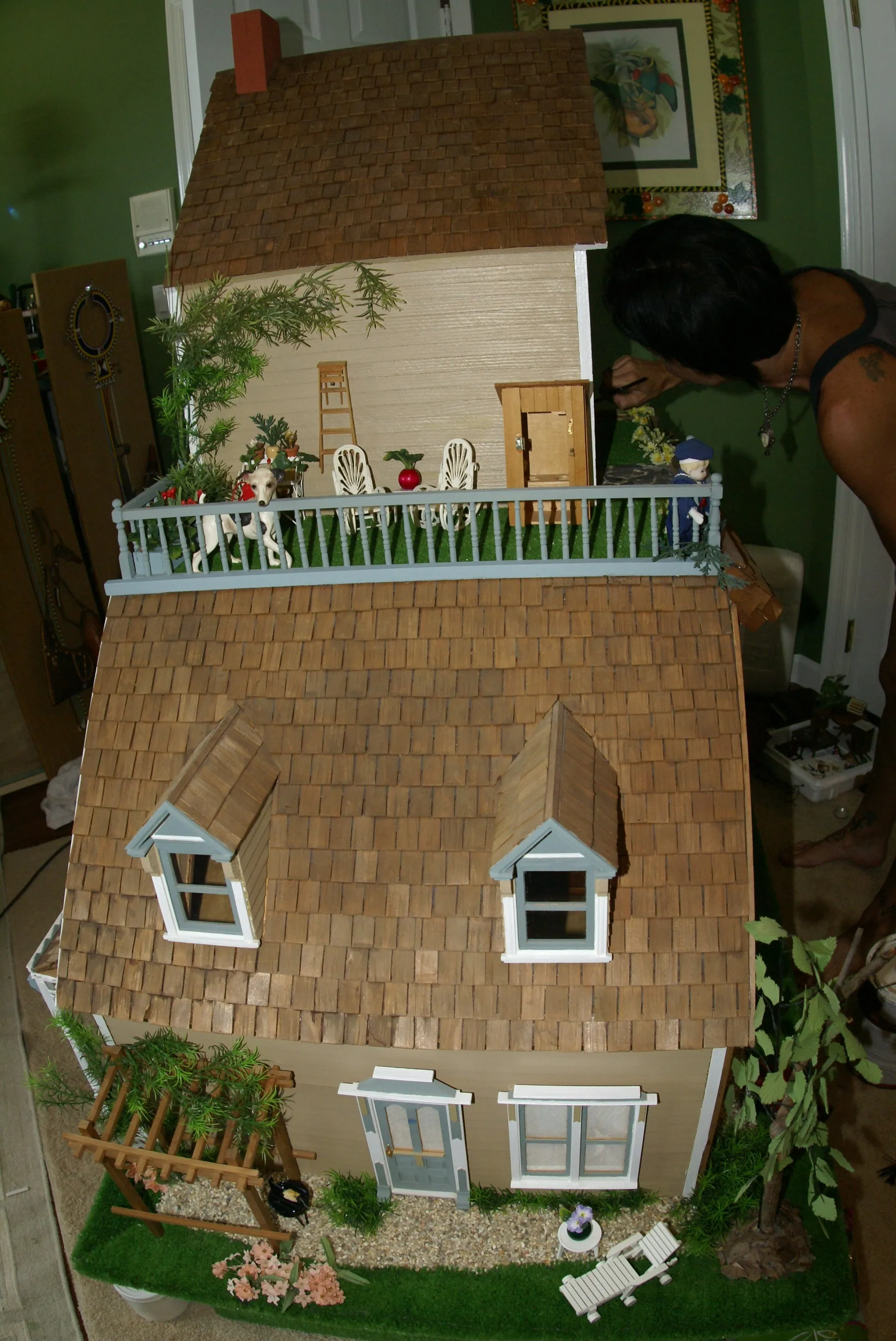 1970 HUGE CUSTOM BUILT & FULLY FURNISHED DOLL HOUSE (5 ft x 4ft x 32”) WITH 14 rooms & 3 gardens, Plants, Trees   Outhouse (1/12 Scale) Operating Lights