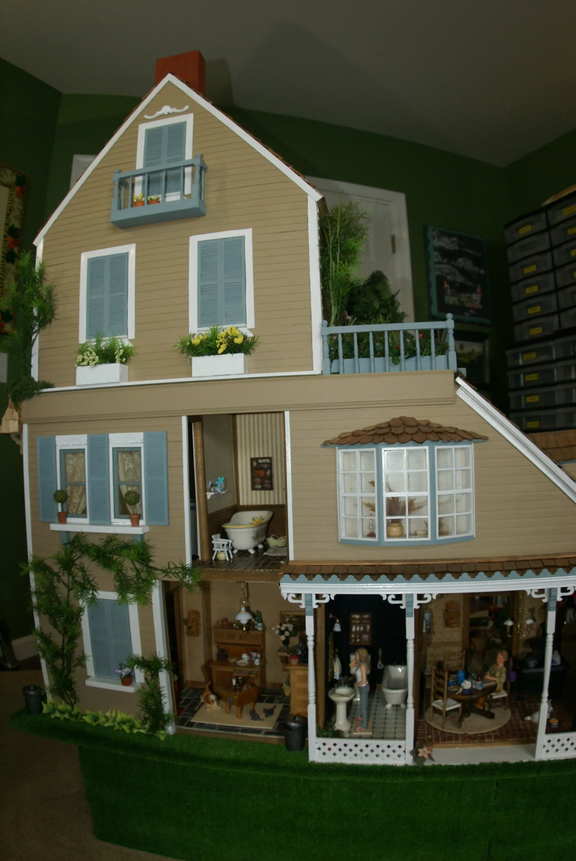 1970 HUGE CUSTOM BUILT & FULLY FURNISHED DOLL HOUSE (5 ft x 4ft x 32”) WITH 14 rooms & 3 gardens, Plants, Trees   Outhouse (1/12 Scale) Operating Lights