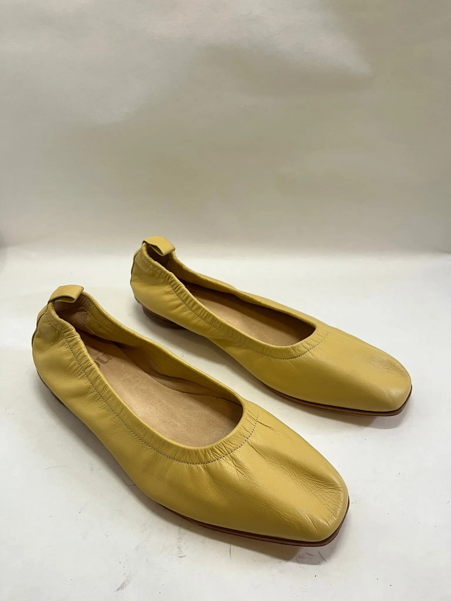 Daria Flat in Manteca Size 38